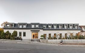 Hotel Gardinn - Free Parking And Quiet Garden